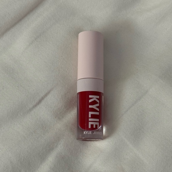 NWT Kylie Liquid Matte Lipstick - Picture 1 of 2